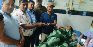 राहत शिक्षकमाथि प्रहरीको दमन, एक जनाको खुट्टा भाँचियो