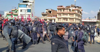 बल्खुमा झडप, प्रहरीले हान्यो अश्रुग्यास