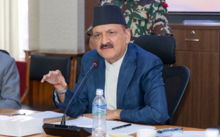 अर्थ मन्त्रीले बजेटको आकार २ खर्ब बढी घटाए