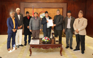 प्रदेशलाई अधिकार सम्पन्न बनाउन मुख्यमन्त्रीहरुले गराए प्रधानमन्त्रीको ध्यानाकर्षण