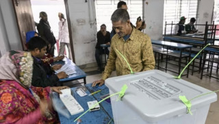 कडा सुरक्षा व्यवस्थाबीच बङ्गलादेशमा मतदान जारी