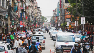 न्युरोडमा पार्किङ गर्न नदिने निर्णयको विरोध गर्दै व्यपारीले गरे सटर बन्द