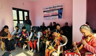 गन्धर्व समुदायका २५ बालबालिकालाई सारङ्गी प्रशिक्षण