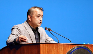 प्रधानमन्त्रीलाई गगन थापाको प्रश्न- अर्थतन्त्र गम्भीर छ, सरकारको योजना के छ?