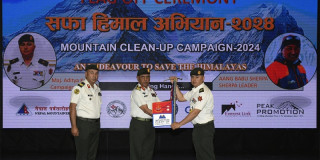 ‘सफा हिमाल अभियान’ टोलीलाई ब्यानर हस्तान्तरण