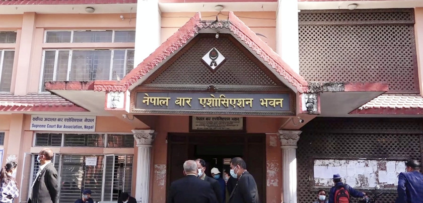 बार एशोसिएशनको नवनिर्वाचित कार्यसमितिलाई जिम्मेवारी हस्तान्तरण