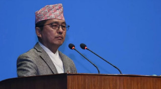 रोस्टममा उभिएर लिङ्देनले अर्थमन्त्री खोजेपछि बैठक स्थगित