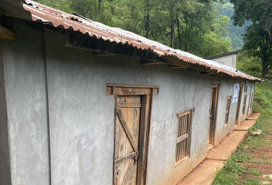 विद्यार्थी दुई, शिक्षक पनि दुई: प्रअ भन्छन्- दिन बिताउनु कसरी