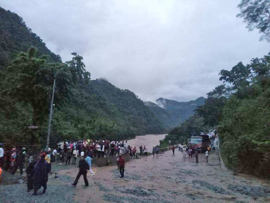 Chitwan landslide rescue apf 5.jpg