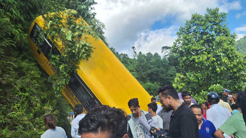 पोखरा स्कुल बस दुर्घटना : एक जनाको मृत्यु, २१ विद्यार्थी घाइते