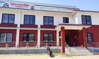 राष्ट्रियगान गाएर दैनिक सेवा प्रवाह  गर्दै बर्दघाट पालिका