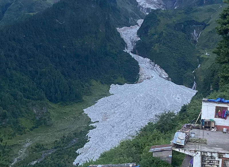 थासाङ हिउँपहिरोः थुनिएको बोक्सीखोला बग्न थाल्यो
