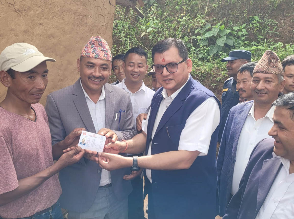 प्रकाशले पाए नागरिकता