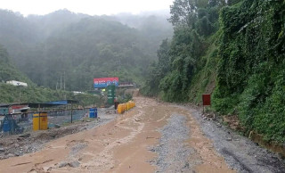 अविरल वर्षाः देशभर ६३ स्थानमा यातायात अवरुद्ध, काठमाडौँ उपत्यका प्रवेश गर्ने सबै नाका बन्द