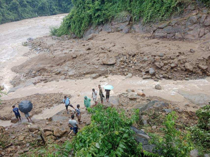 काभ्रेपलाञ्चोकको खानीखोलाका आठ घर बगे
