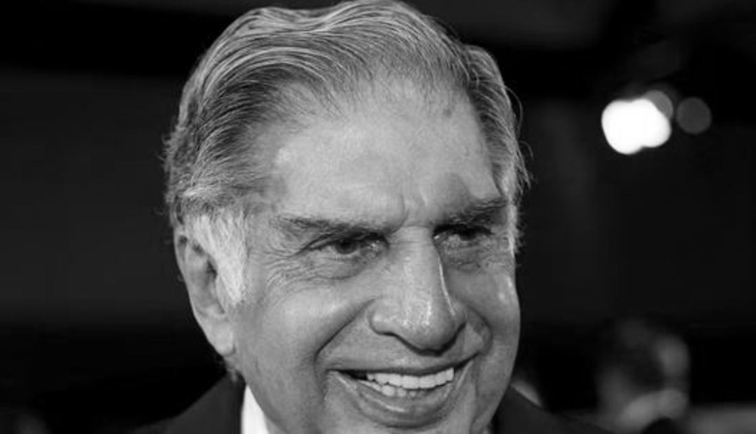 उद्योगपति रतन टाटालाई श्रद्धाञ्जलि दिन मुम्बईमा भीड, अम्बानीदेखि मोदीसम्मले के के भने ?