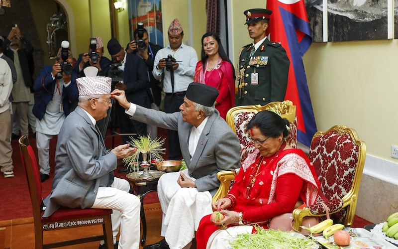 राष्ट्रपतिले प्रधानमन्त्री, उपप्रधानमन्त्रीलाई लगाइदिए टीका र जमरा