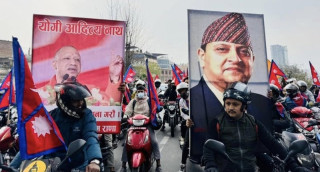राजावादीको जुलुसमा देखिएको एउटा फरक तस्बिर!
