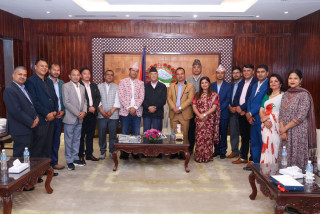 प्रधानमन्त्रीद्वारा प्रेस चौतारीको नयाँ नेतृत्वलाई बधाई