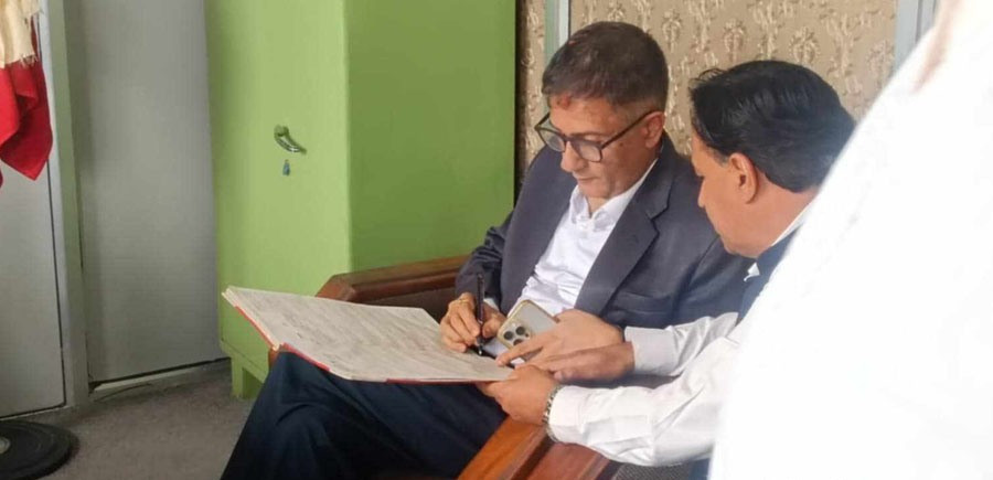 १०३ दिनपछि तनाव झेल्दै काठमाडौंका प्रमुख प्रशासकीय अधिकृतले गरे हाजिर
