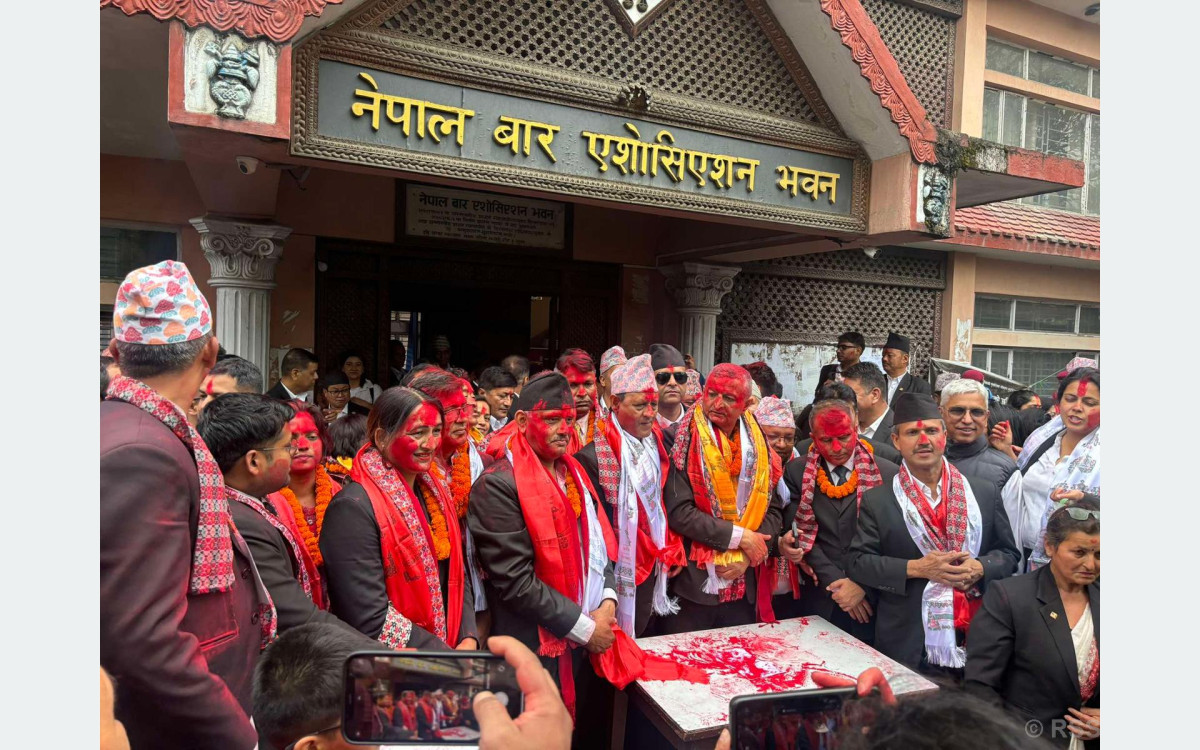 बार अध्यक्षमा प्रा डा मिश्र विजयी