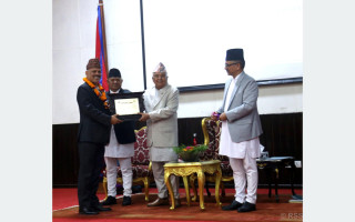 राष्ट्रपतिद्वारा वरिष्ठ पत्रकार दाहाल सम्मानित