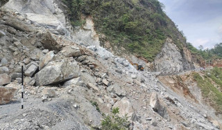 पहिराबाट होक्मा गाउँका छ घर उच्च जोखिममा