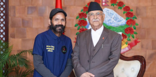 सुर्खेतबाट काठमाडौं हिड्दै आएका बोहराको प्रधानमन्त्रीसँग भेट, पवित्र भावका साथ अभियान सञ्चालन गर्न ओलीको सुझाव