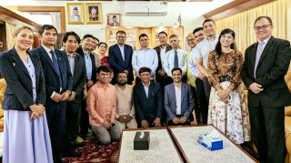 थाइल्याण्डमा क्रियाशील नेपाली स्वास्थ्यकर्मीसँग मन्त्री पौडेलद्वारा सुझाव सङ्कलन