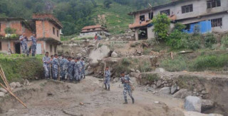 नुवाकोटको भसिबुमा सुतिरहेका बेला बाढीले बगाउँदा एक महिला बेपत्ता