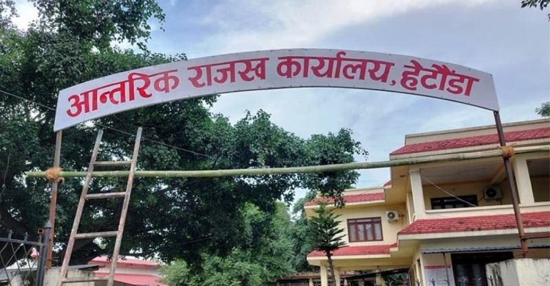 एक सय २२ करदाता कारबाहीमा