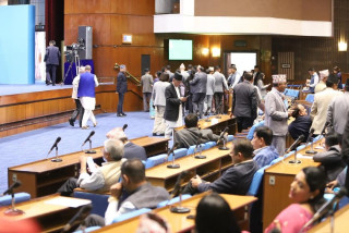 ‘भिजिट भिसा’ प्रकरणमा छानबिन समितिको माग गर्दै रास्वपा र राप्रपाद्वारा संसद् बहिष्कार