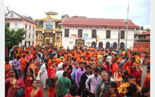 आज साउनको तेस्रो सोमबारः पशुपतिनाथलगायत देशभरका शिवालयमा भक्तजनको घुइँचो