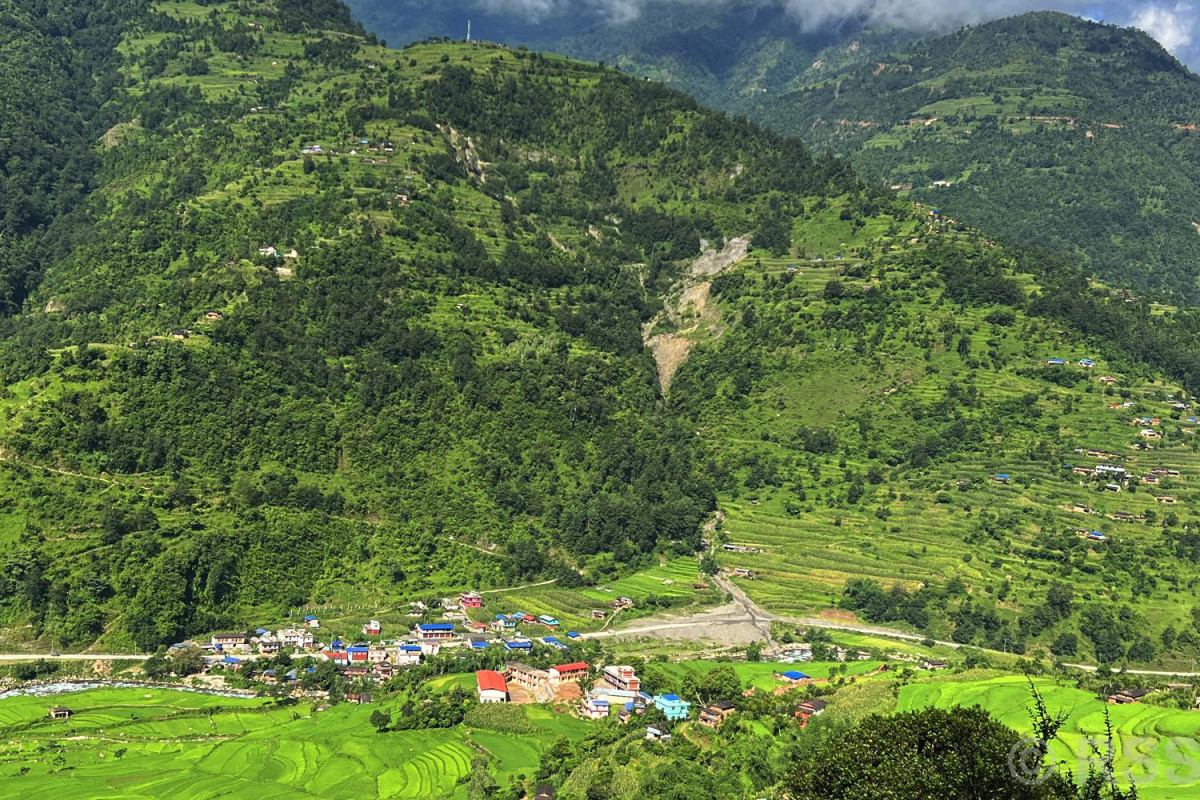 पहिरोले सालझण्डी–ढोरपाटन सडक अवरुद्ध, यात्रु अलपत्र