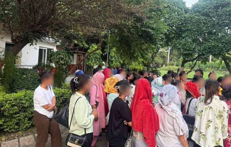 खाडी लैजान लागिएको  ४० जना नेपालीको भारतको दिल्लीबाट उद्धार
