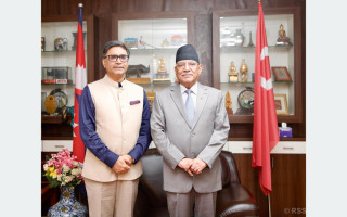 अध्यक्ष  दाहालसँग विदेशसचिव मिश्रीको शिष्टाचार भेट