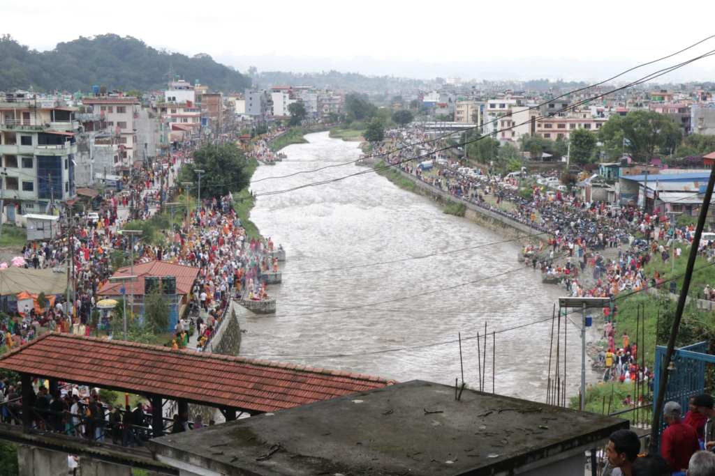 भाद्रकृष्ण औँसी : पितृप्रति श्रद्धा प्रकट गर्न बिहानैदेखि गोकर्णेश्वरमा हजारौँ भक्तजन