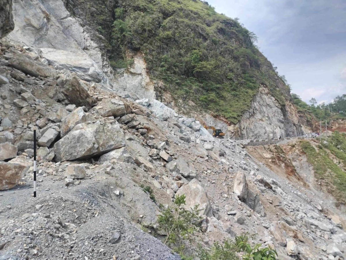 कालीगण्डकी करिडोर र रिडी–वामीटक्सार सडक अवरुद्ध, सडक खुलाउन सुरक्षाकर्मी परिचालन