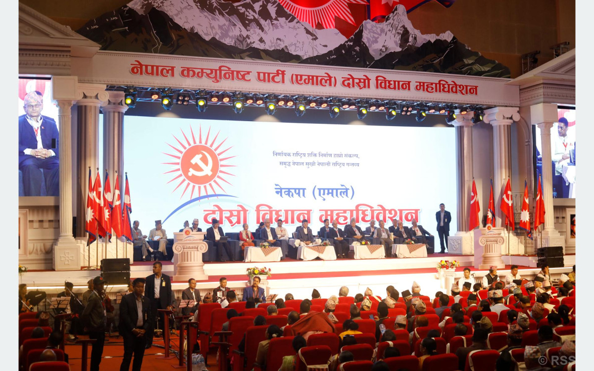 एमाले विधान महाधिवेशन: ९ समूह बनाएर थालियो प्रतिवेदनमा छलफल