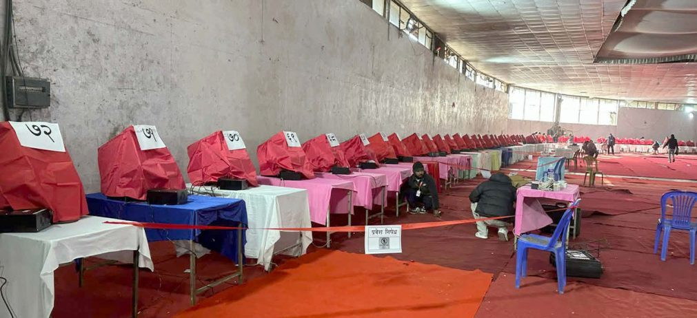 एमाले महाधिवेशनः मतदान प्रक्रिया स्थगित, भोलि बिहान ८ बजेबाट मतदान हुने