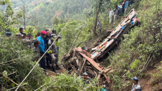 काभ्रेपलाञ्चोकमा बस दुर्घटना हुँदा आठको मृत्यु