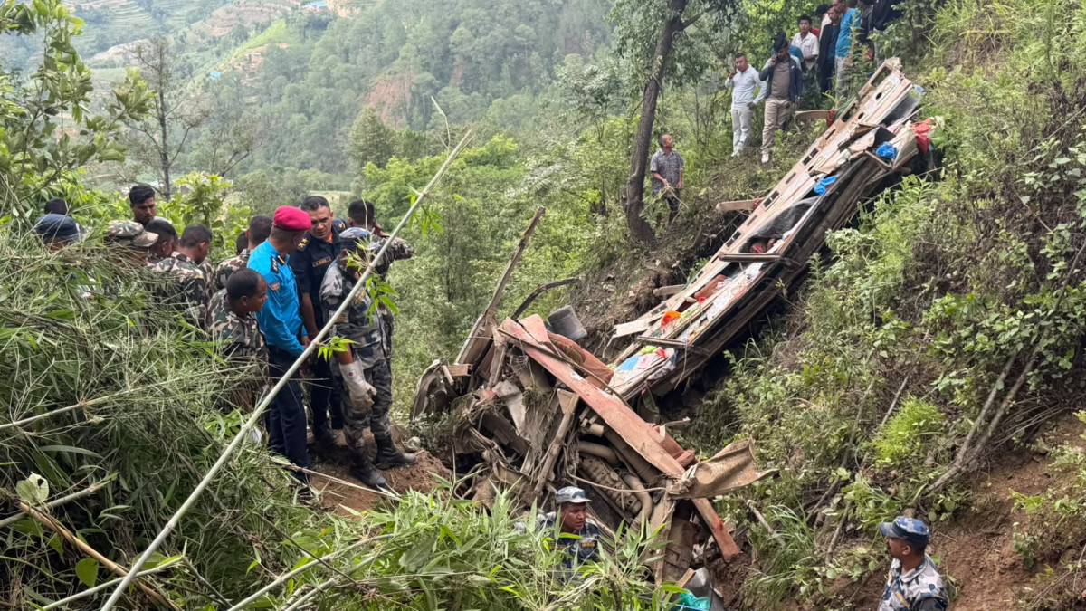 काभ्रेपलाञ्चोकमा बस दुर्घटना हुँदा आठको मृत्यु